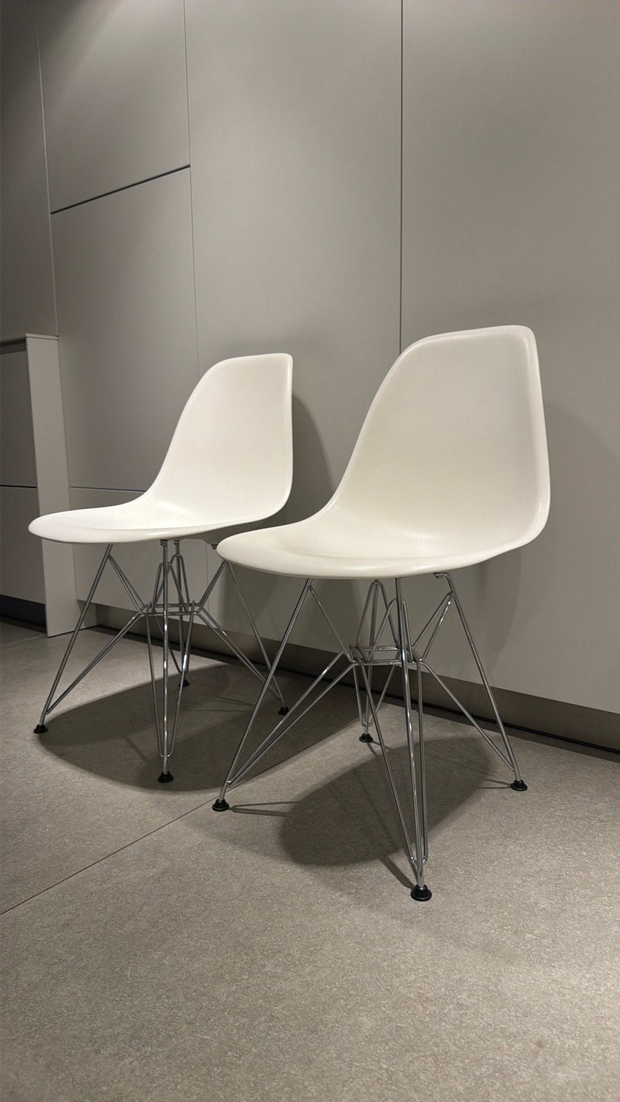 Originele Vitra Eames DSR stoelen ZGAN wit/chroom – set v 2, Huis en Inrichting, Ophalen, Gebruikt, Wit, Kunststof