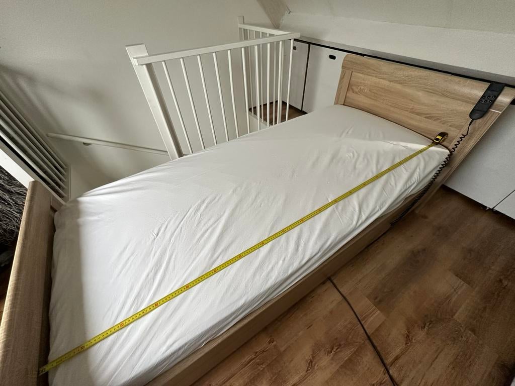 Hoog/ Laag Senioren bed elektrisch bedienbaar, Ophalen, Overige materialen, Senioren bed, Eenpersoons