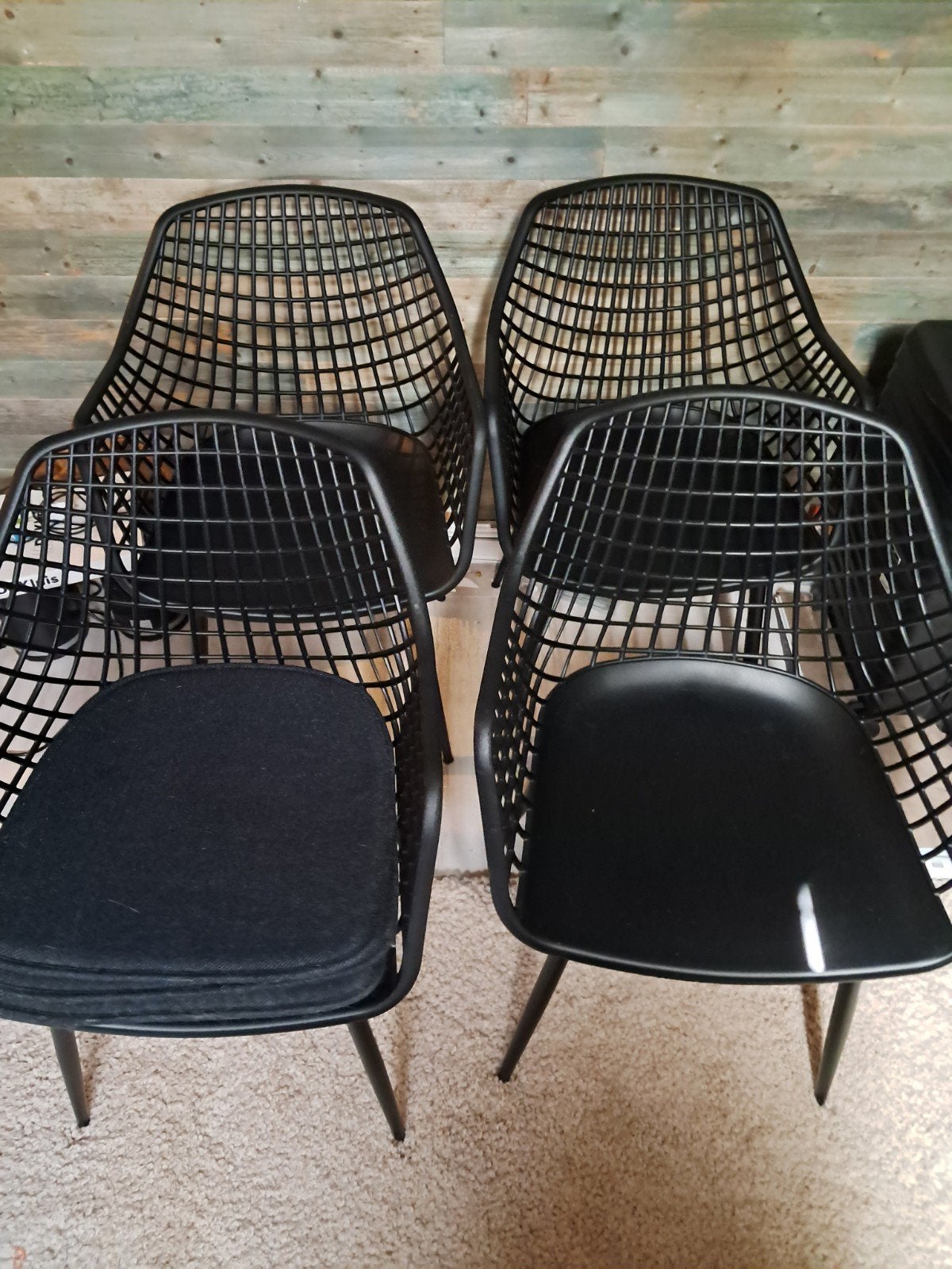4 mooie kunstof stoelen, Ophalen