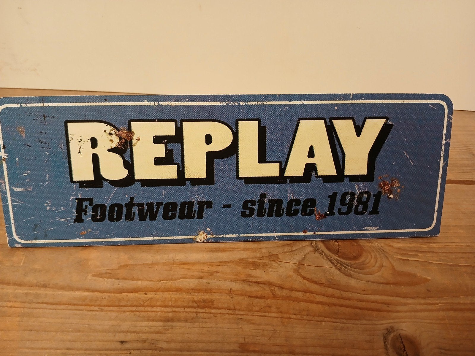 Replay footwear since 1981 alu reclamebordje, Ophalen of Verzenden, Zo goed als nieuw, Reclamebord