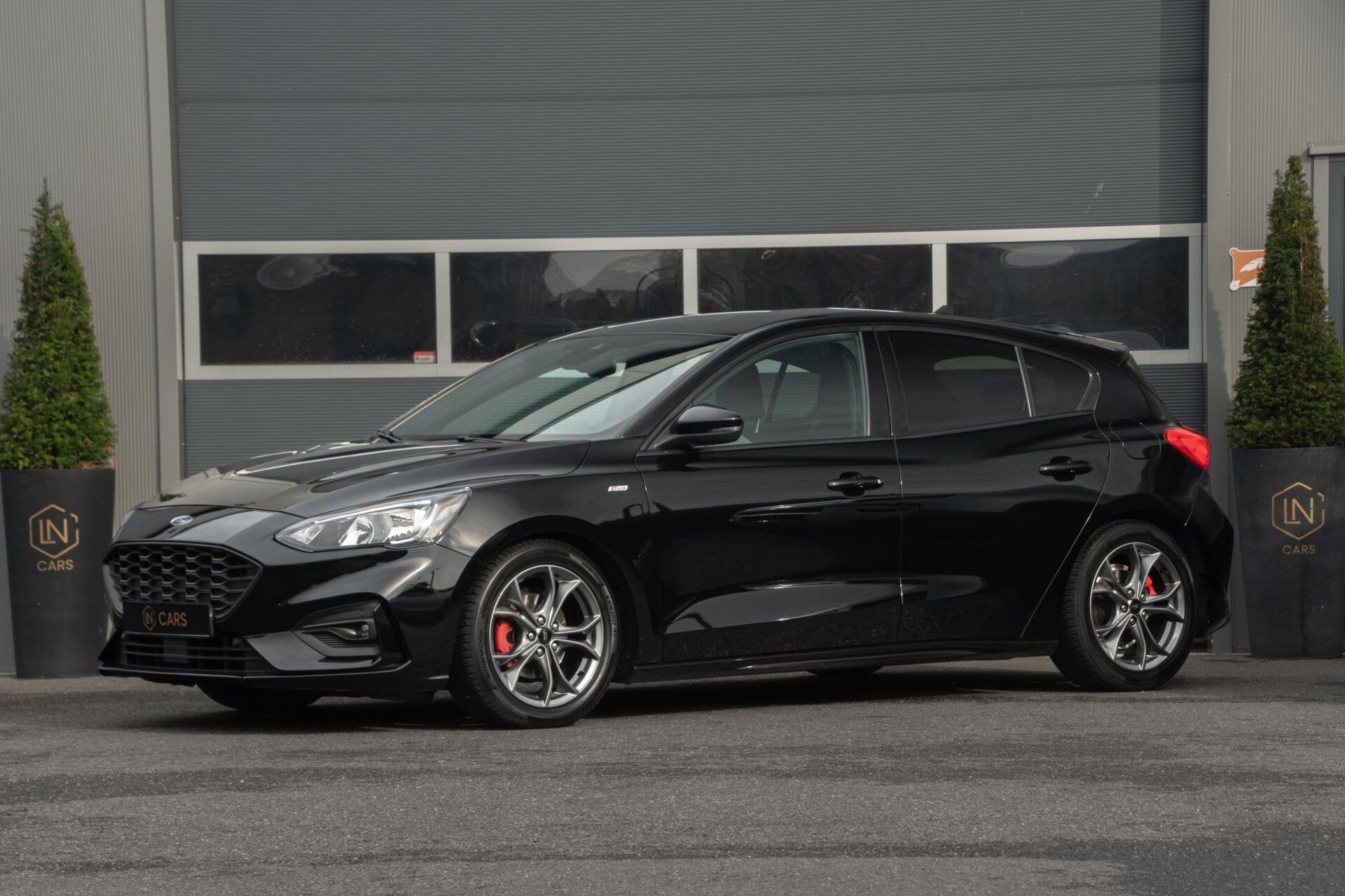 Ford Focus 1.0 EcoBoost Titanium ST-line| Cruise | Navi, Auto's, Ford, Gebruikt, Met garantie (alle), Zwart, Bedrijf