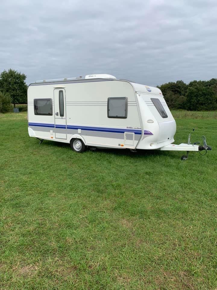 Te koop Hobby 30 460 UFE EXCELLENT met airco, Rondzit, Hobby, Frans bed, Kachel