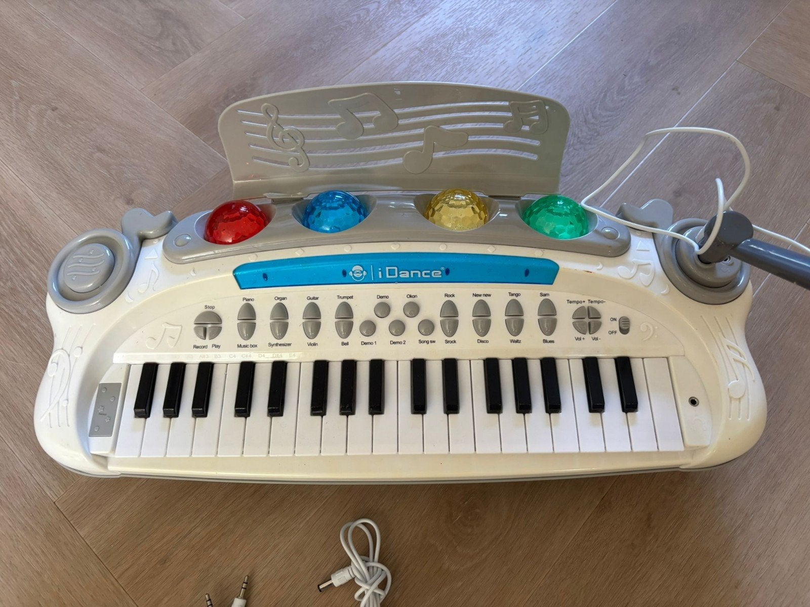 iDance Kinder Keyboard met Microfoon en Lichteffecten, Ophalen, Gebruikt, Jongen of Meisje