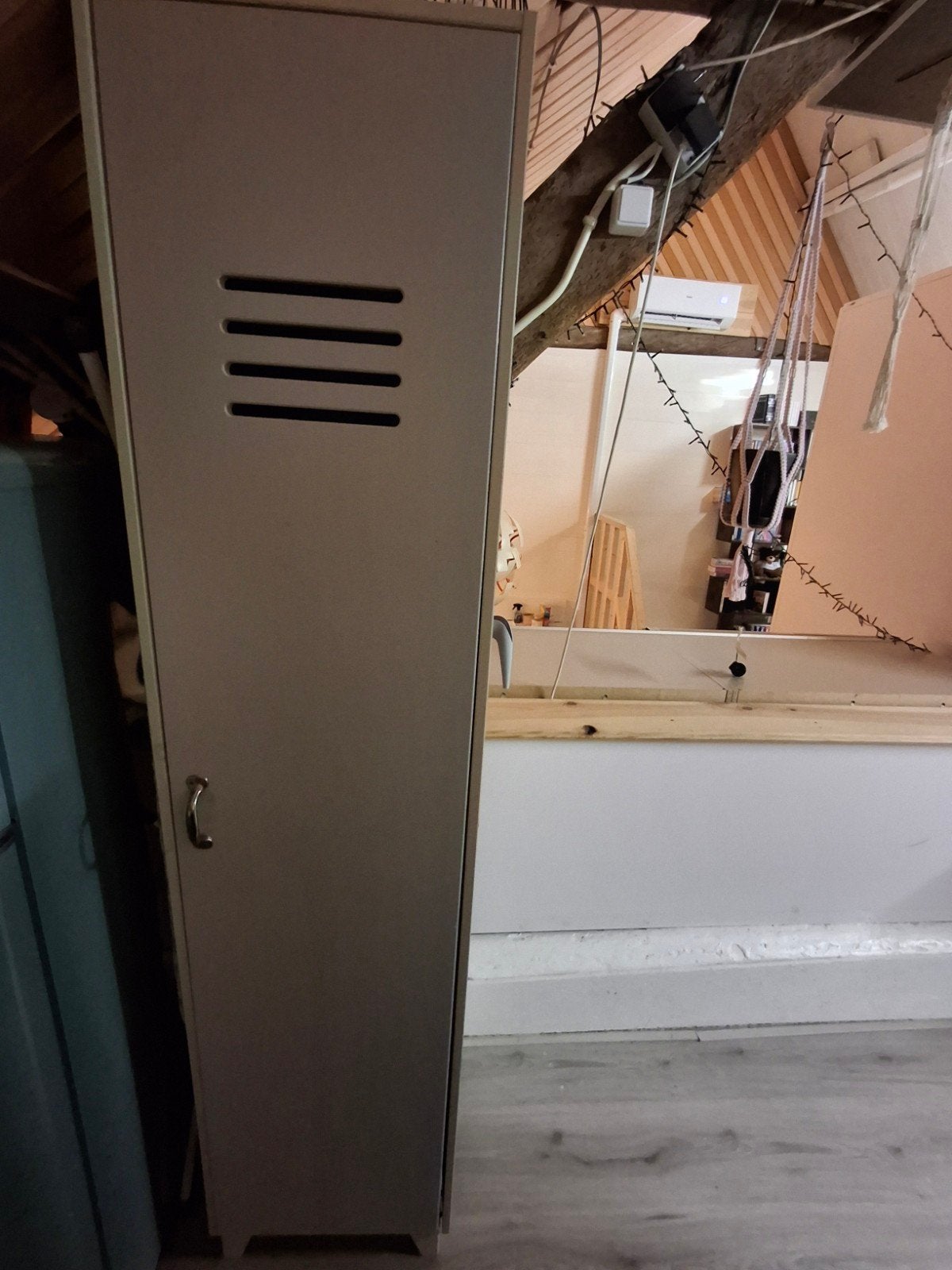 Houten lockerkast met lichte gebruikssporen, Ophalen, Gebruikt, Industrieel, Vintage