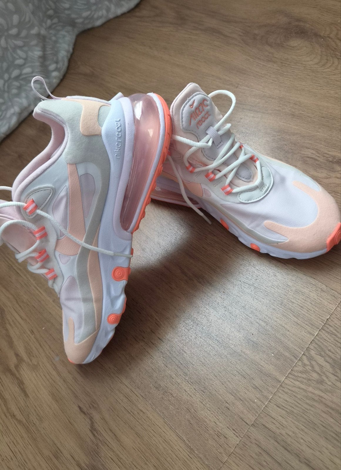 Nike Air Max 270 React sneakers - Roze/Oranje, Nike, Ophalen of Verzenden, Roze, Sneakers of Gympen