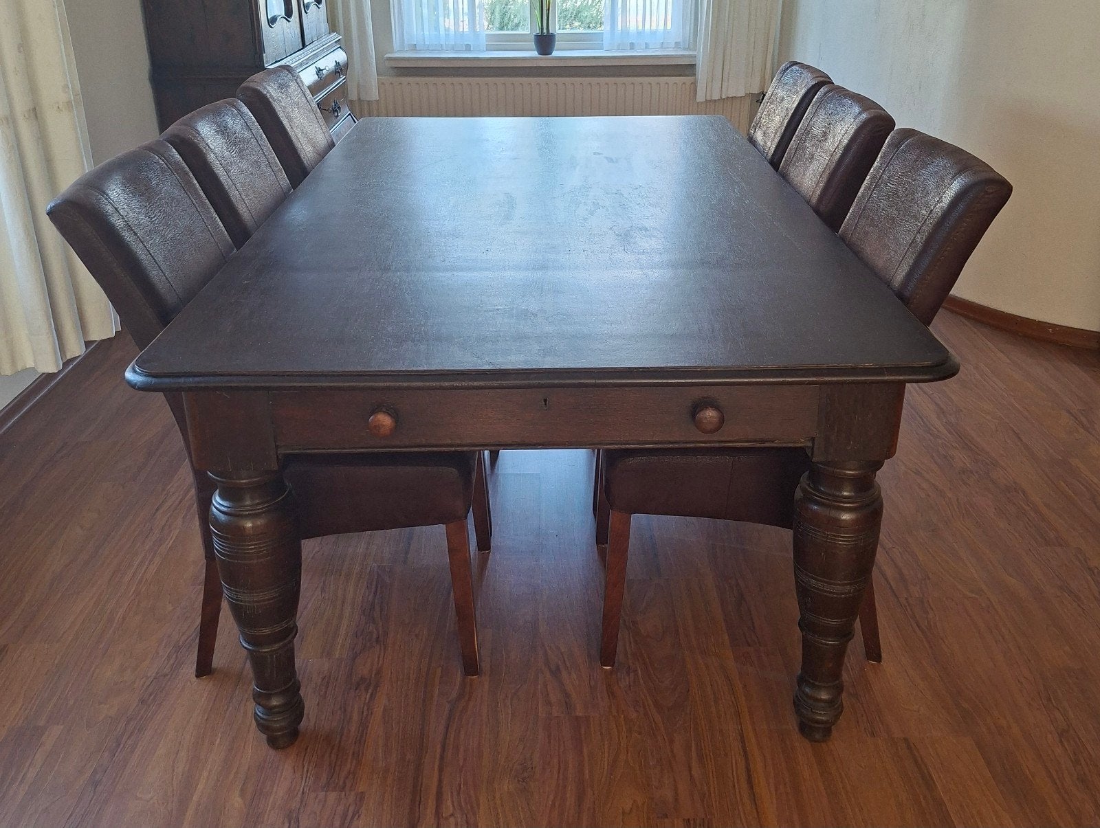 Grote koloniale eettafel eventueel met 8 leren stoelen, Ophalen, Gebruikt, 100 tot 150 cm, 200 cm of meer