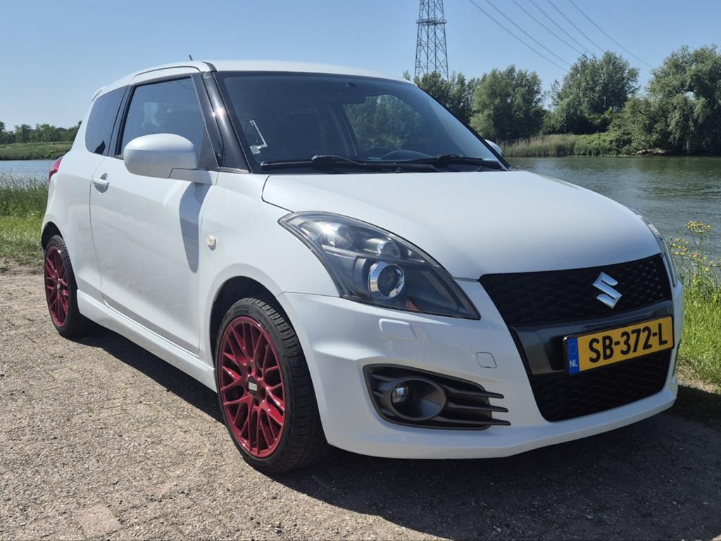 Suzuki Swift 1.6 3D Sport 2014 Wit 136PK/BBS/XENON/PIONEER, Auto's, Suzuki, Voorwielaandrijving, Euro 5, Zwart, 4 cilinders