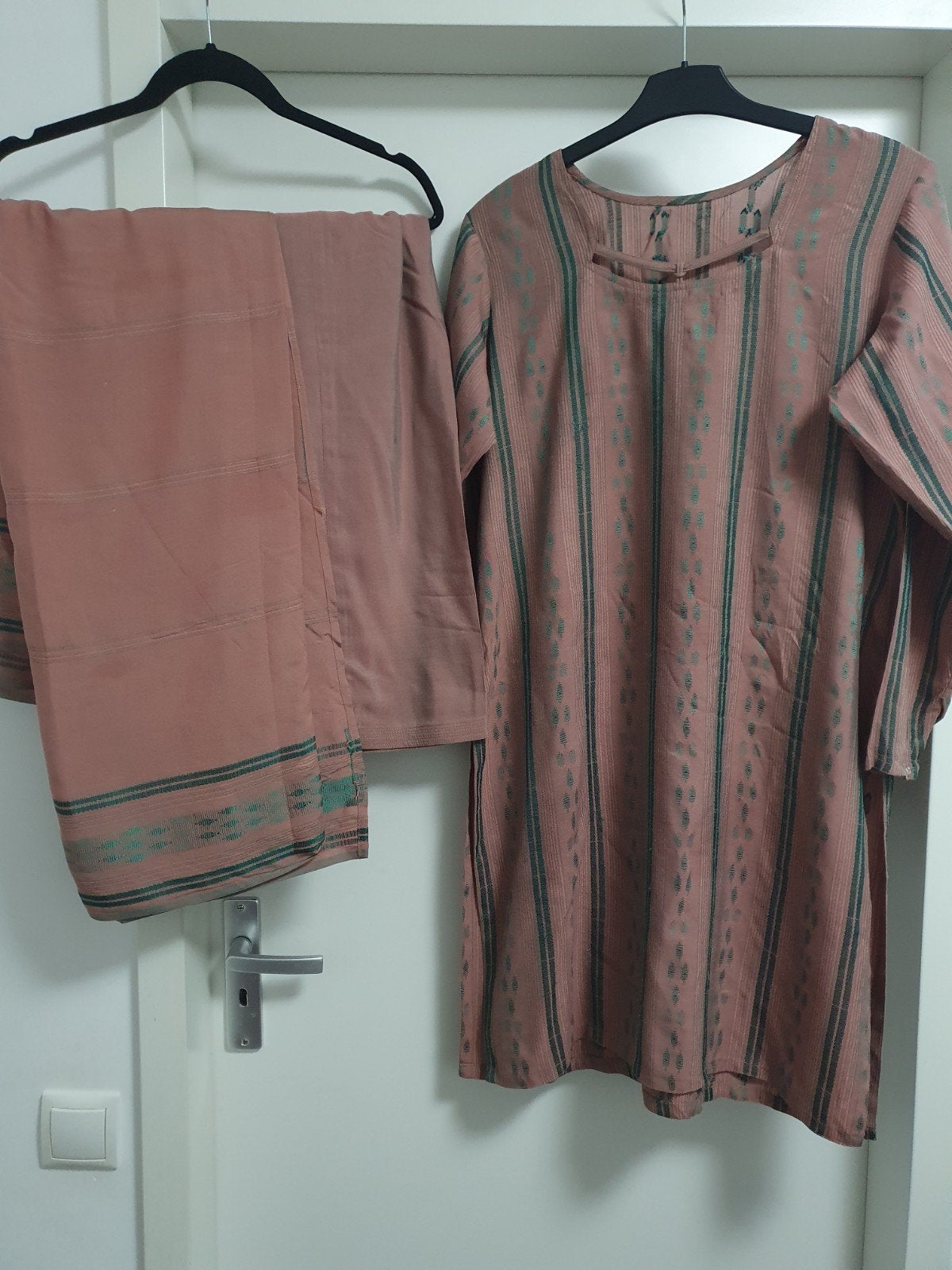 Traditionele Indiase Salwar Kameez - Roze met Groen Patroon, Onbekend, Ophalen of Verzenden, Zo goed als nieuw, Maat 46/48 (XL) of groter