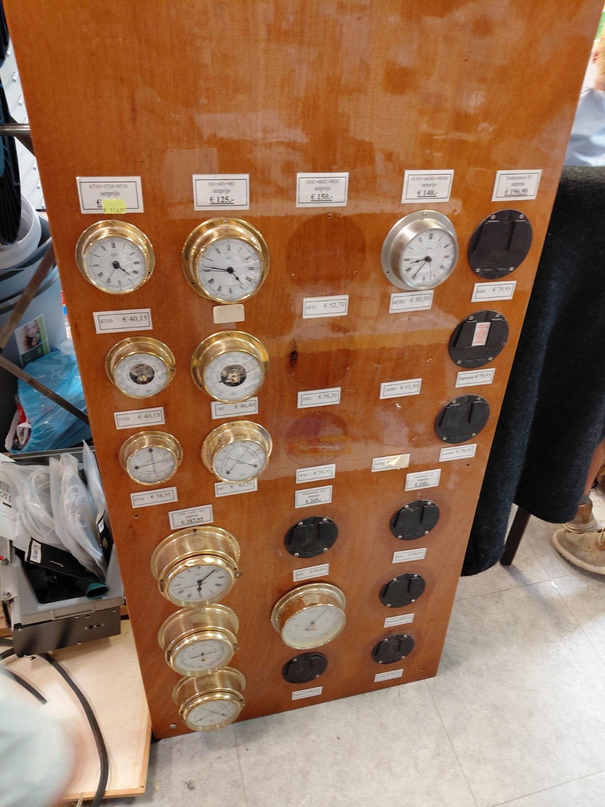 Diverse scheepsinstrumenten en meters, Ophalen