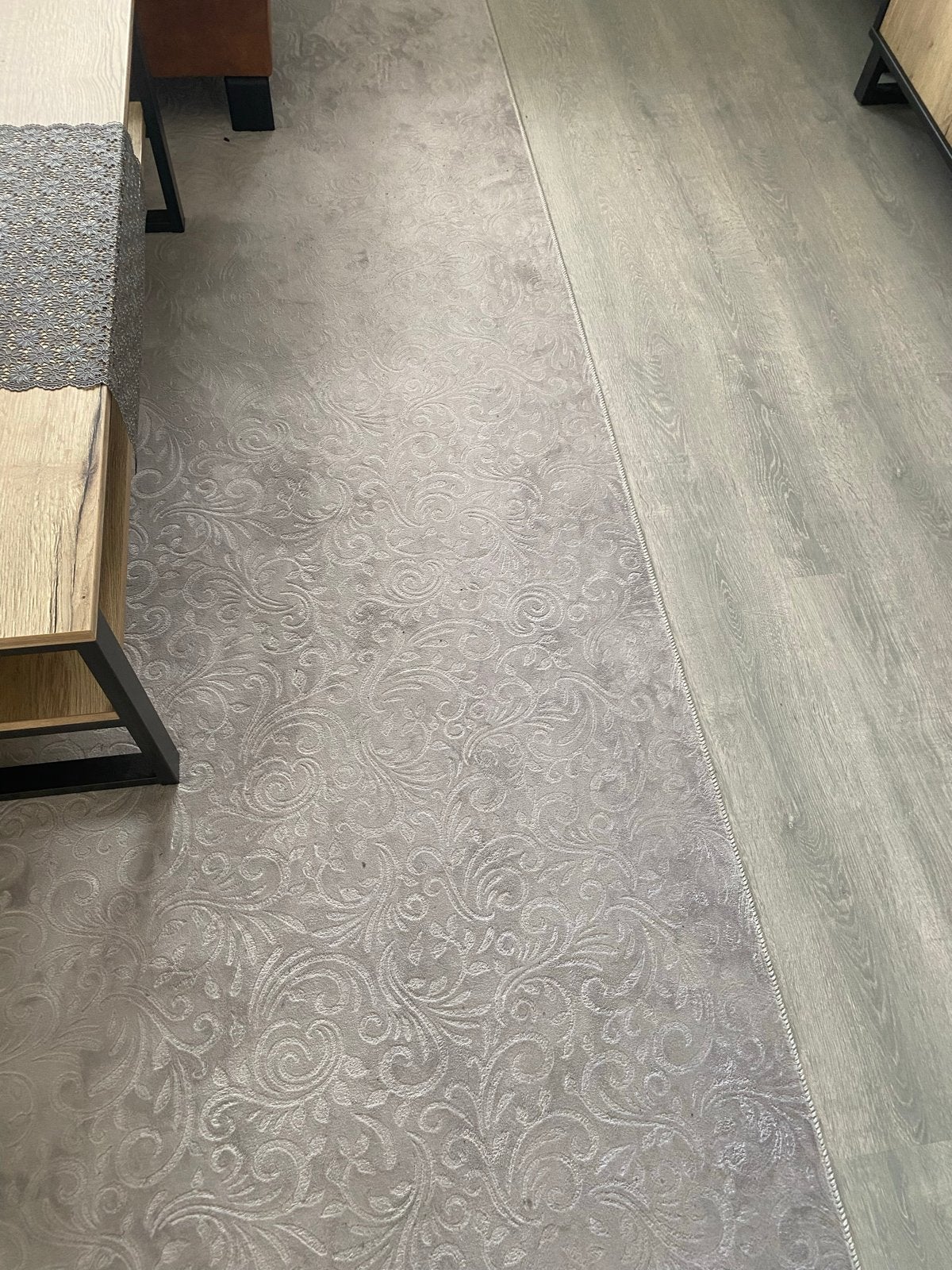Stijlvol grijs vloerkleed met barokpatroon, Ophalen, 100 tot 150 cm, Zo goed als nieuw, 150 tot 200 cm