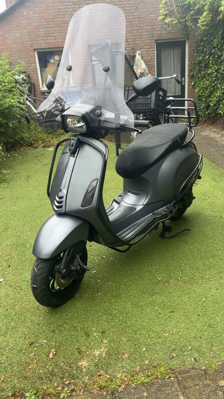 Vespa Sprint Snorfiets Mat Grijs 50cc - Bouwjaar 2017, Ophalen, Gebruikt, Benzine, Vespa