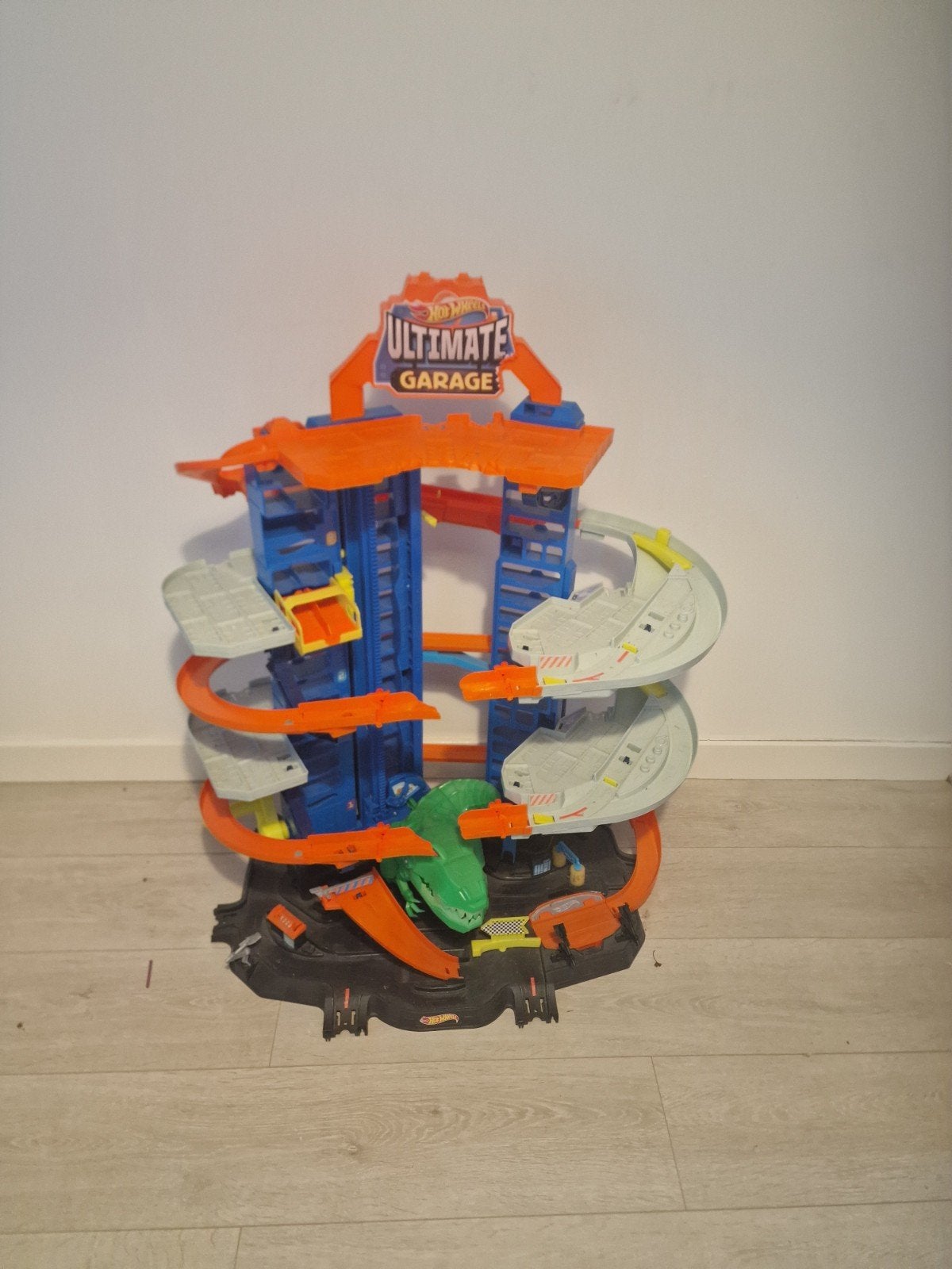 Hot Wheels Ultimate Garage met T-Rex, Ophalen, Gebruikt
