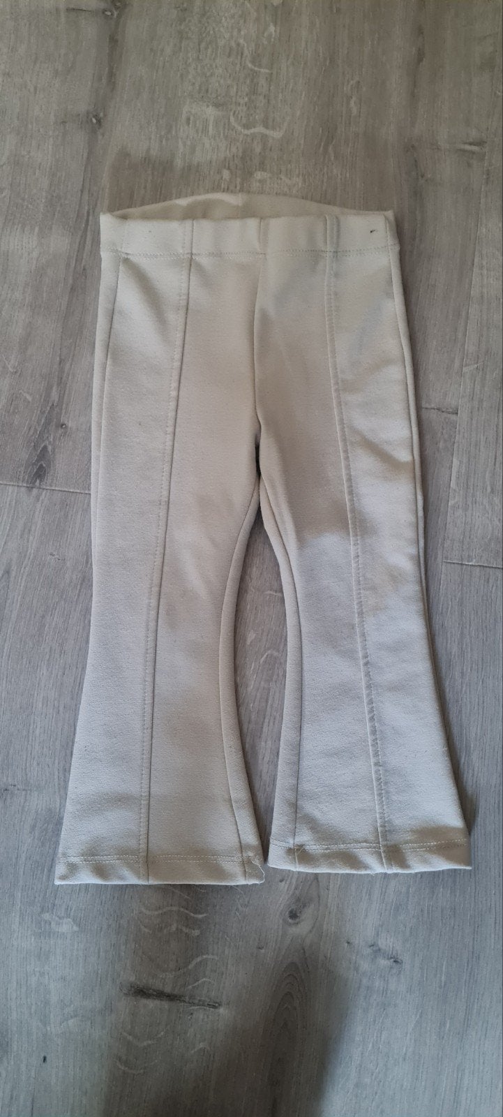 Zara beige flared broekje maat 92, Kinderen en Baby's, Kinderkleding | Maat 92, Broek, Gebruikt, Meisje, Ophalen of Verzenden