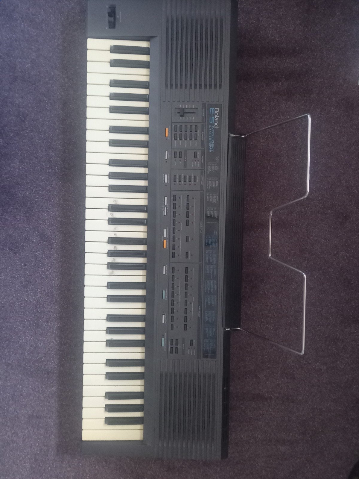 Roland E-5 Intelligent Synthesizer met bladmuziekhouder, Muziek en Instrumenten, Ophalen, Roland, Midi-aansluiting, 61 toetsen