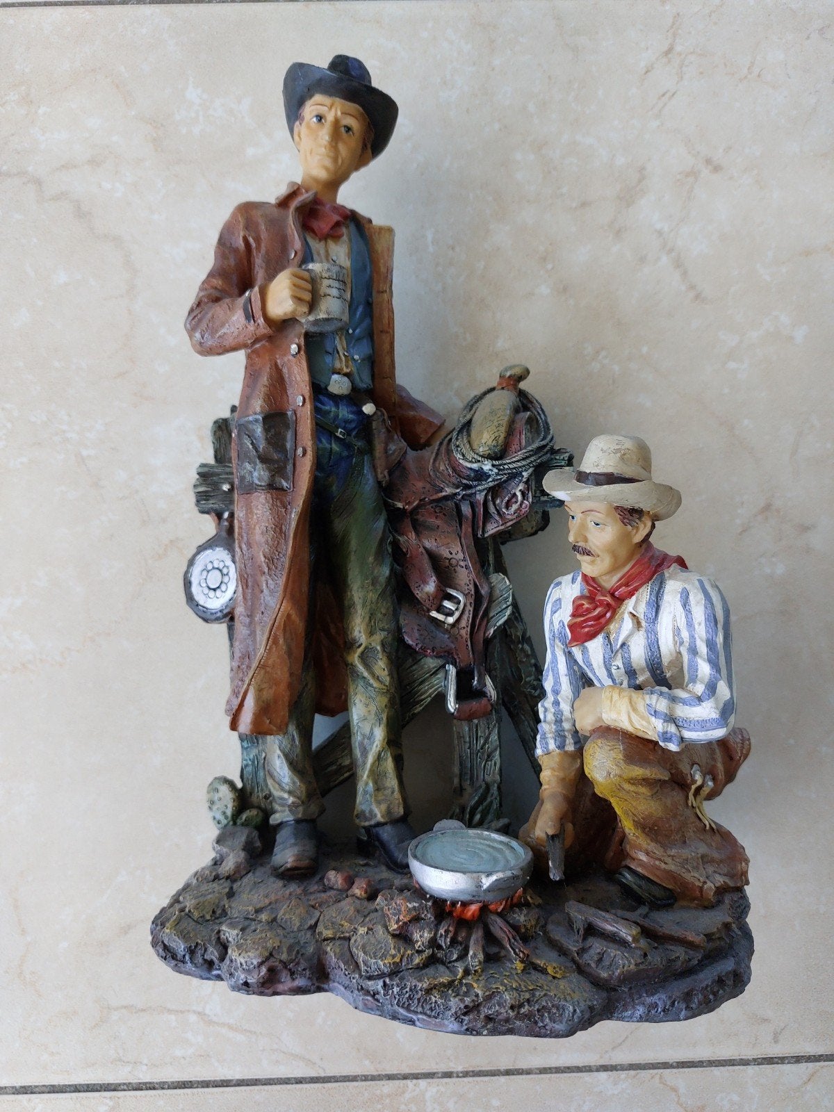 Vintage Hydrostone Beeld Jaren '80 - Cowboys bij Kampvuur, Verzamelen, Beelden en Beeldjes, Verzenden