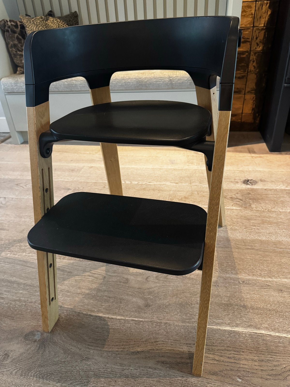 Stokke steps - Zwart met eiken poten, Ophalen, Gebruikt, Meegroeistoel, Aanschuifbaar
