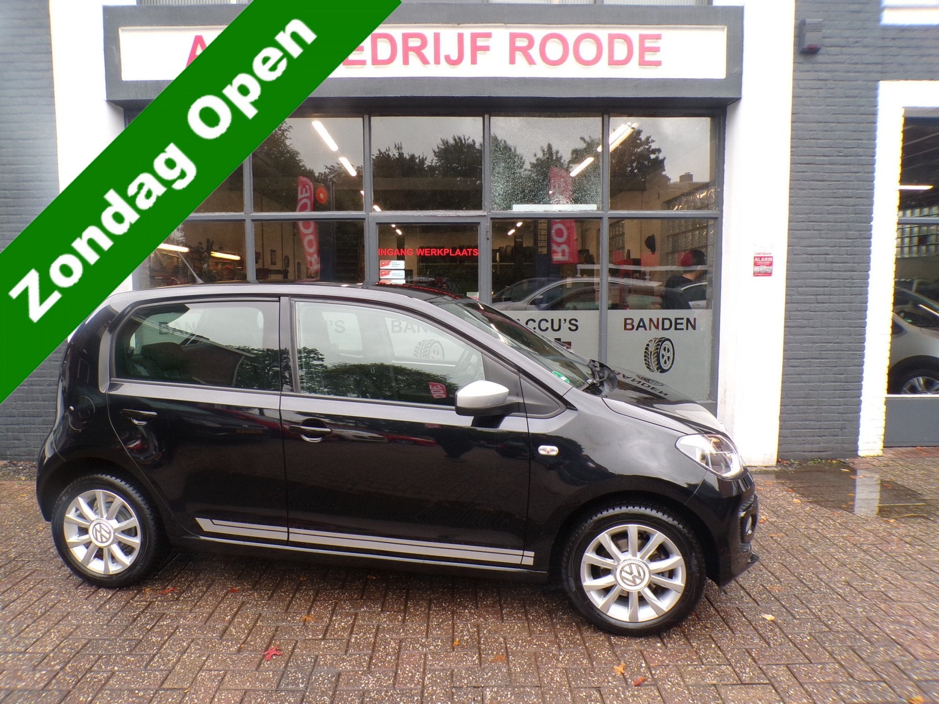 Volkswagen up! 1.0 5-Drs Black up! VOL,NAVI,LMV,PDC,TOP STAA, Auto's, Voorwielaandrijving, Gebruikt, Up!, Zwart