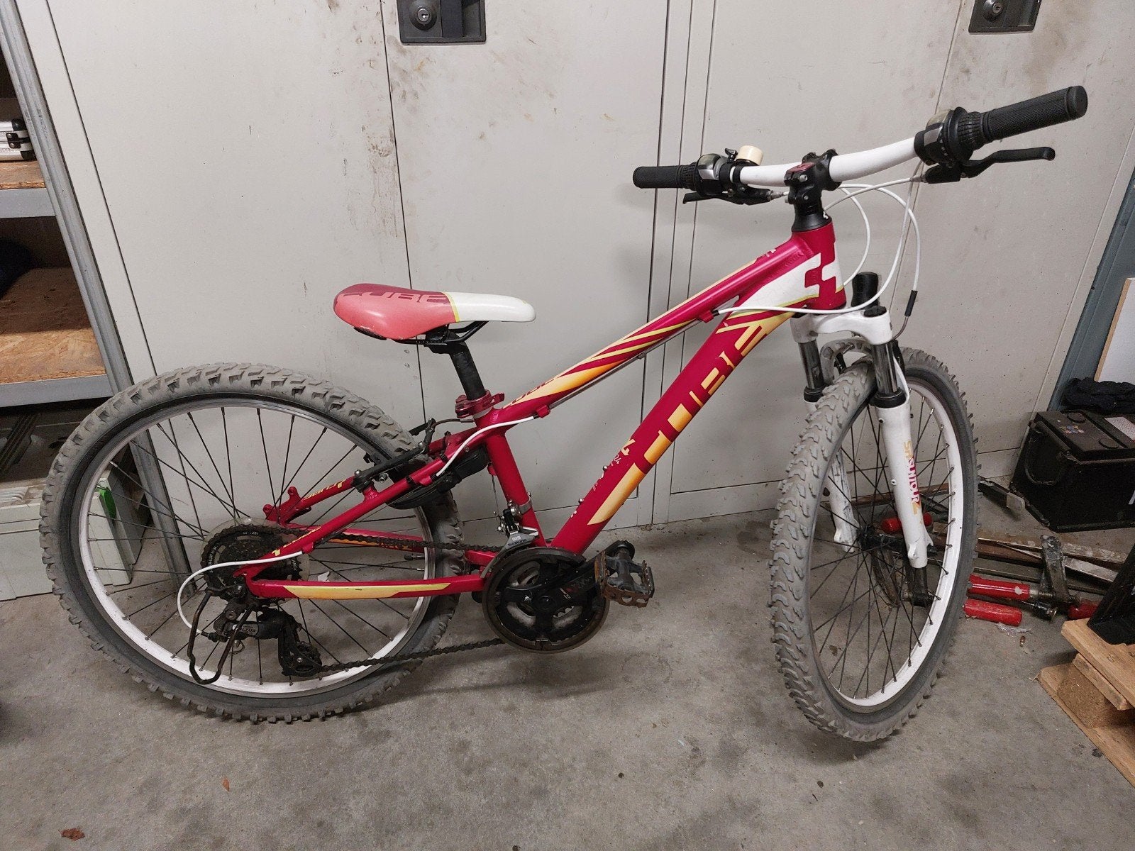 Foto 3 van Mooie 24 inch Cube mountainbike
