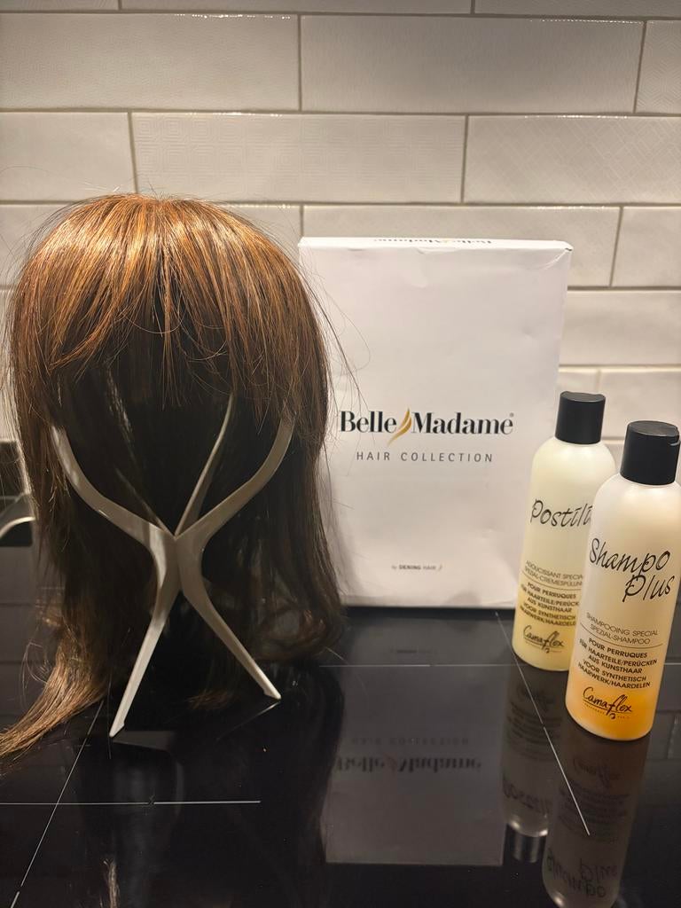 Haarwerk middellang met pony merk Belle Madame, Sieraden, Tassen en Uiterlijk, Uiterlijk | Haarverzorging, Ophalen of Verzenden