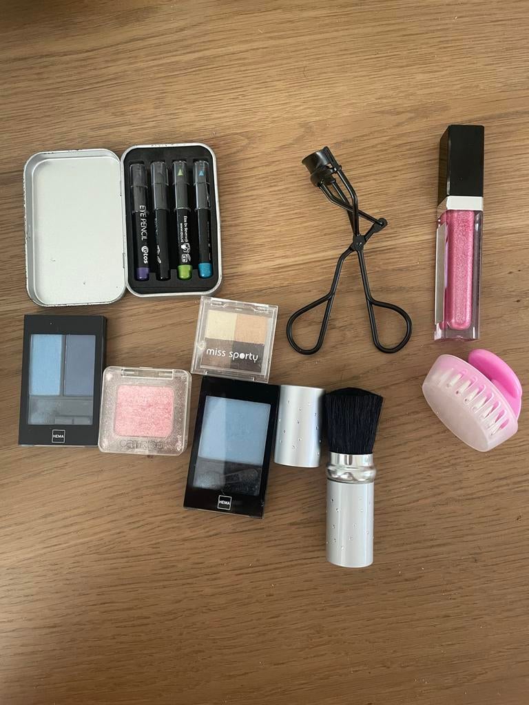 Make-up set: oogschaduw, eyeliners, wimpertang, kwast, Ophalen of Verzenden, Zo goed als nieuw, Make-up, Overige kleuren