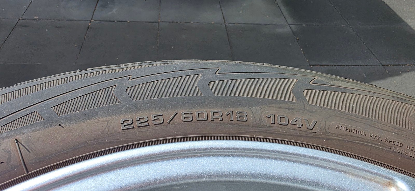 Foto 7 van Winterbanden op lichtmetalen velgen 225/60 R18 104V
