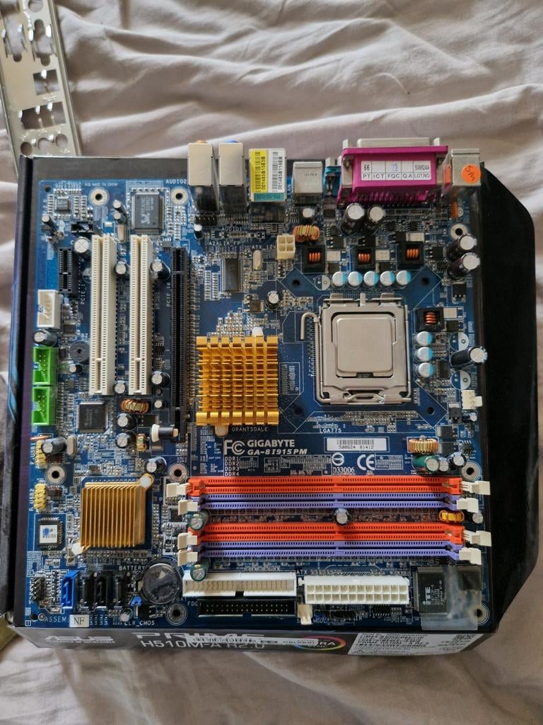 Gigabyte GA-8I915PM Moederbord met Intel Pentium 4, Computers en Software, Moederborden, DDR4, Ophalen of Verzenden, Zo goed als nieuw
