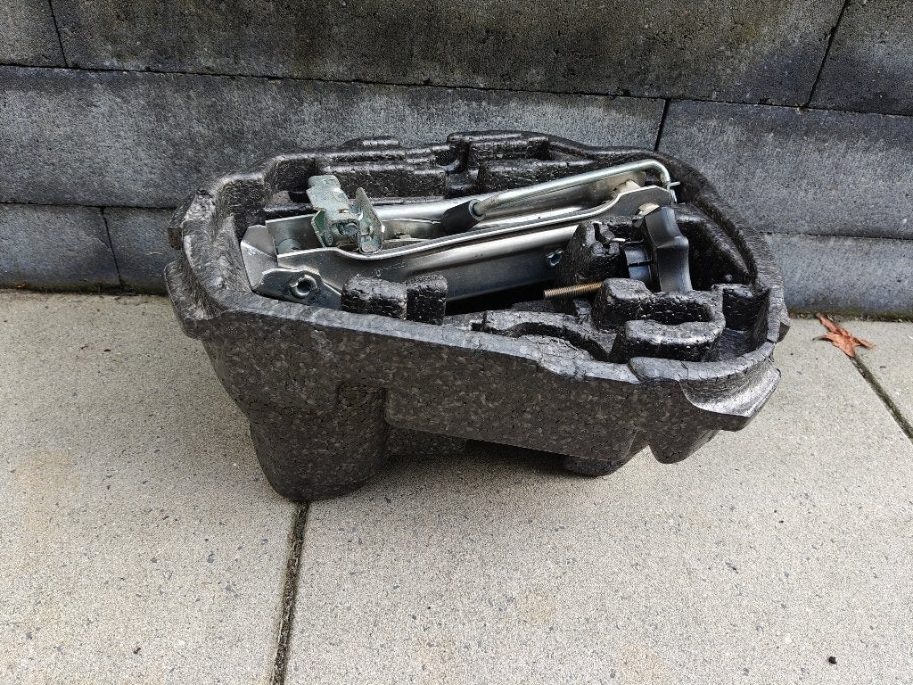 gereedschapsbak voor reservewiel Audi/VW/Skoda 1997-2004, Ophalen, Gebruikt