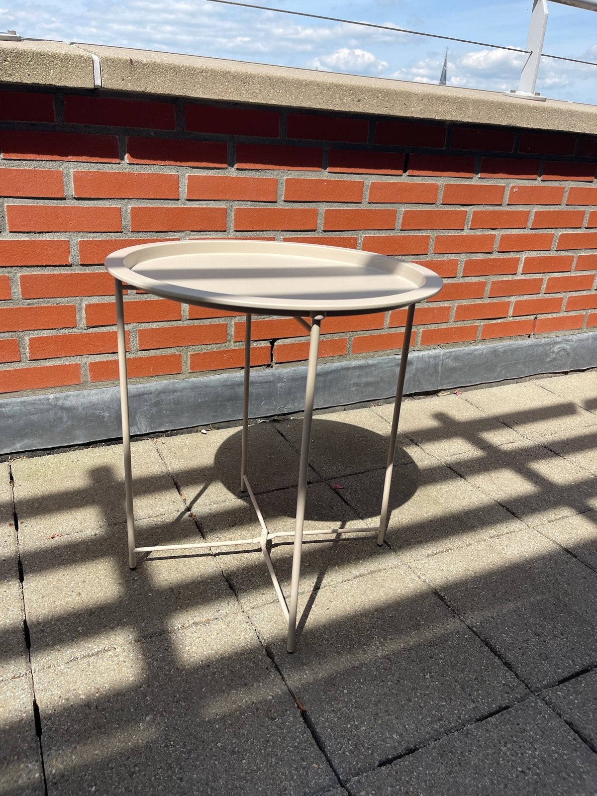 JYSK bijzettafel,  4 stuks beige metaal, zo goed als nieuw, Minder dan 55 cm, Metaal of Aluminium, Rond, Zo goed als nieuw