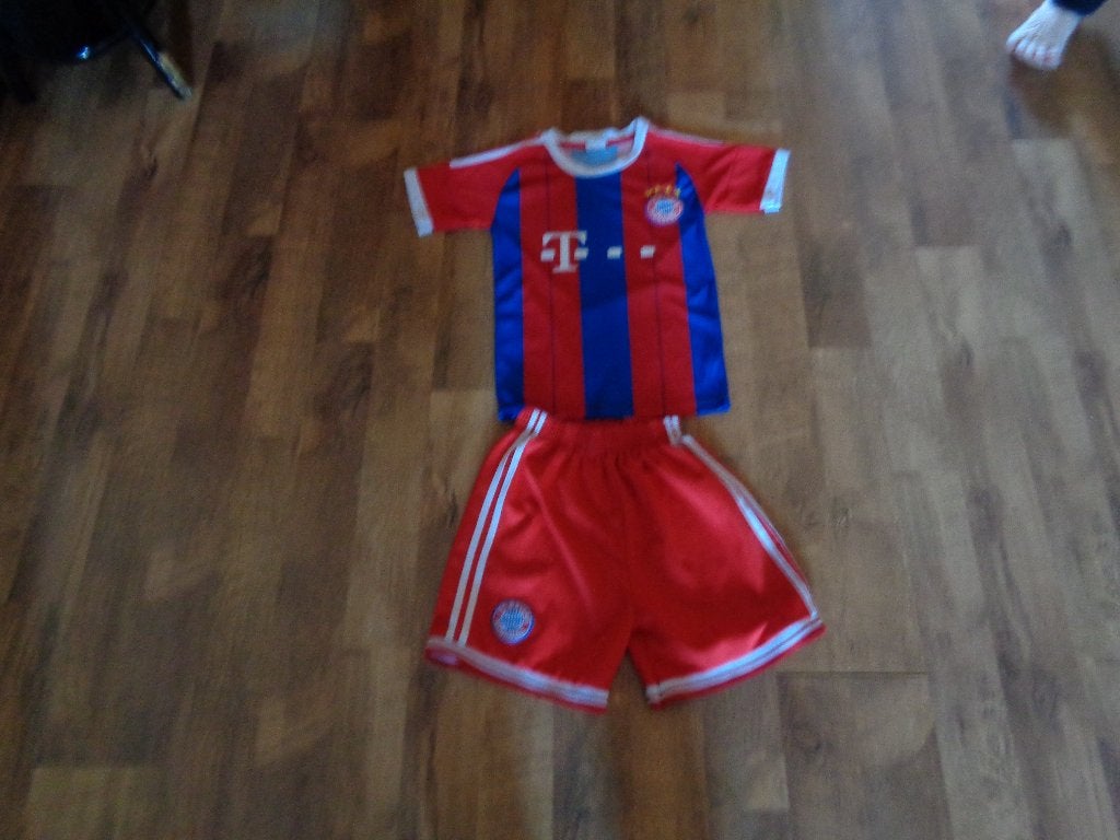 FC BAYERN MUNCHEN tenue maat 134 (ROBBEN) Niet origineel, Maat XS of kleiner, Verzenden, Shirt