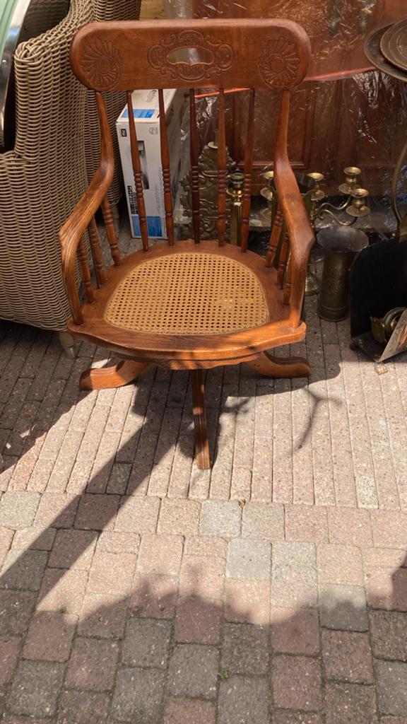 Antieke houten bureaustoel met rieten zitting, Antiek en Kunst, Antiek | Meubels | Stoelen en Banken, Ophalen
