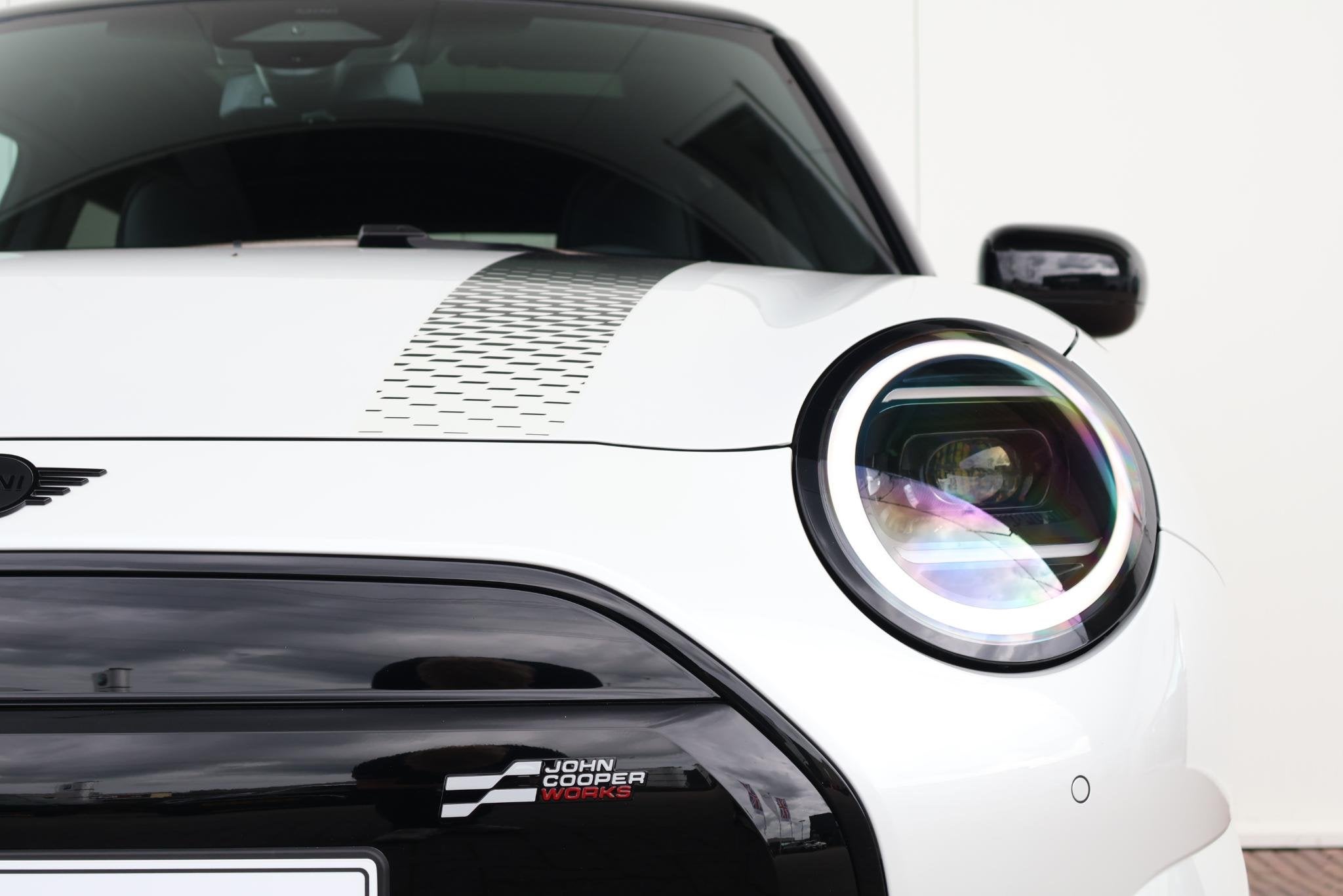 MINI Cooper SE John Cooper Works M 54.2 kWh | Panorama Dak |, Auto's, Isofix, Zwart, 4 stoelen, 218 pk
