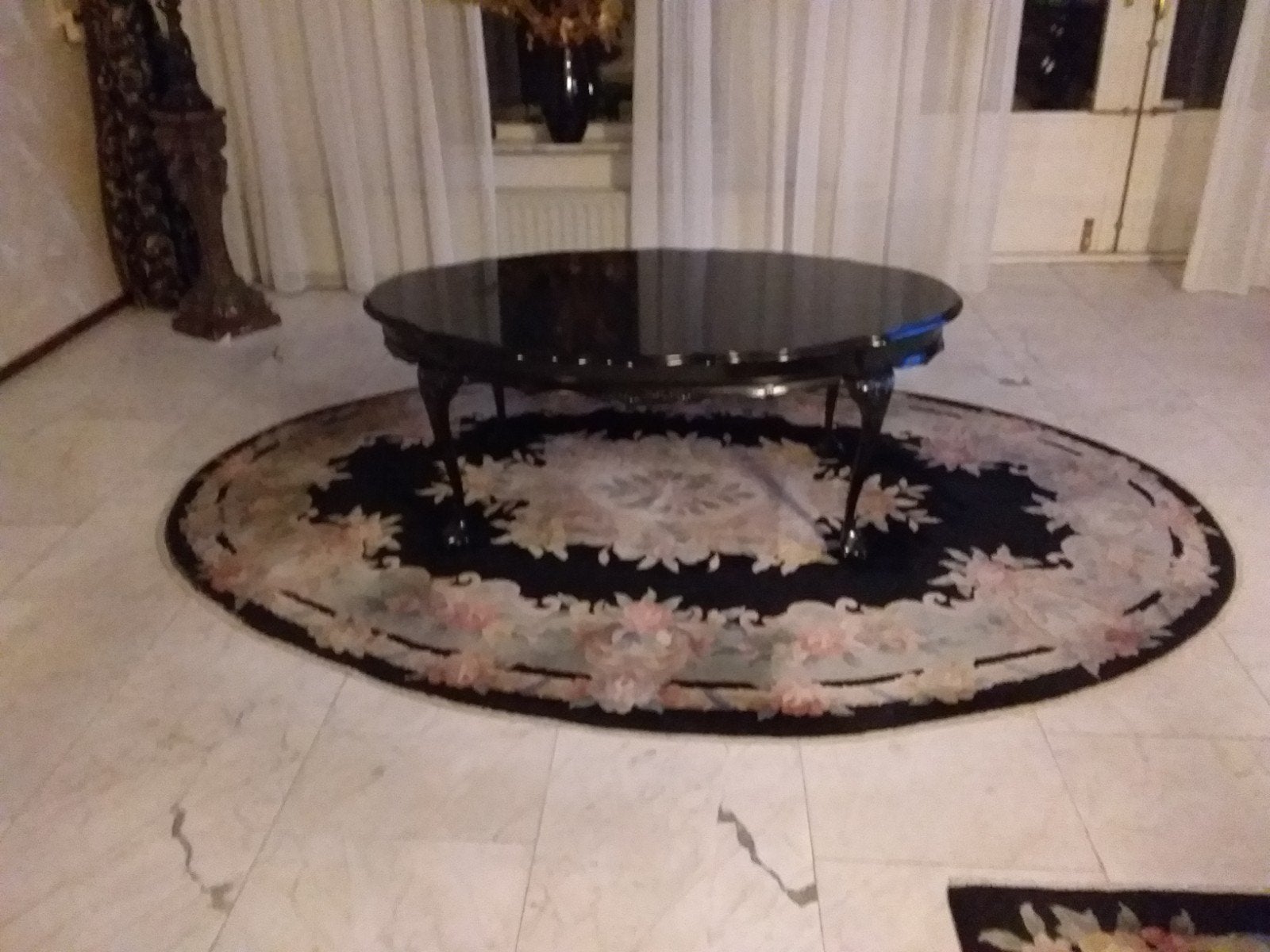 Klassieke salon tafel met schulprand, Ophalen of Verzenden