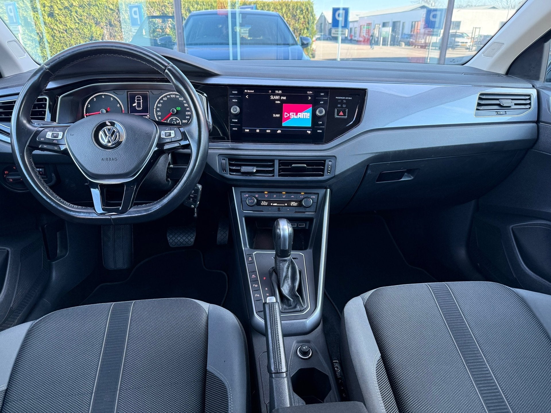 Volkswagen Polo 1.0 TSI Highline - Automaat - Navi - Climate, Auto's, Volkswagen, Gebruikt, 95 pk, Leder en Stof, 49 €/maand
