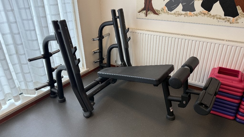 NIEUW Matrix Magnum Olympic Decline Bench + Barbell, Ophalen, Krachtstation, Borst, Nieuw