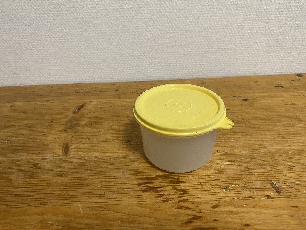 Tupperware Bakje ( geel deksel, 450 ml ), Ophalen of Verzenden, Gebruikt, Geel, Bak of Kom
