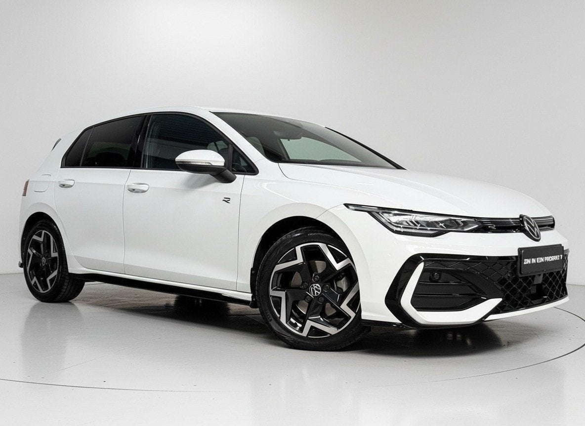 Volkswagen Golf 1.5 eTSI R-Line Edition DSG Camera carplay, Dealer onderhouden, Automatische klimaatregeling, Zwart, 4 cilinders