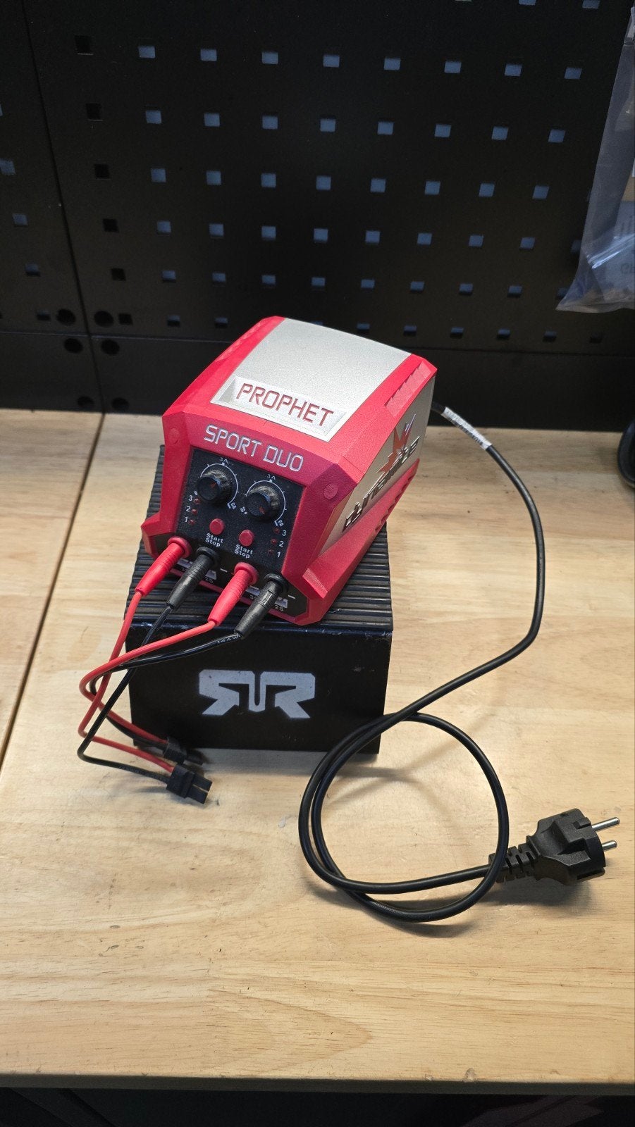 Duo lader lipo nimh traxxas connectors 2 tegelijk laden!, Ophalen of Verzenden, Overige schalen, Onderdeel