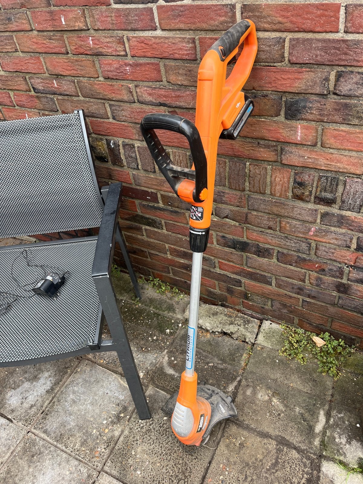 Black & Decker Grastrimmer Kantjesmaaier met Accu, Ophalen, Gebruikt, 10 tot 30 cm, Accu