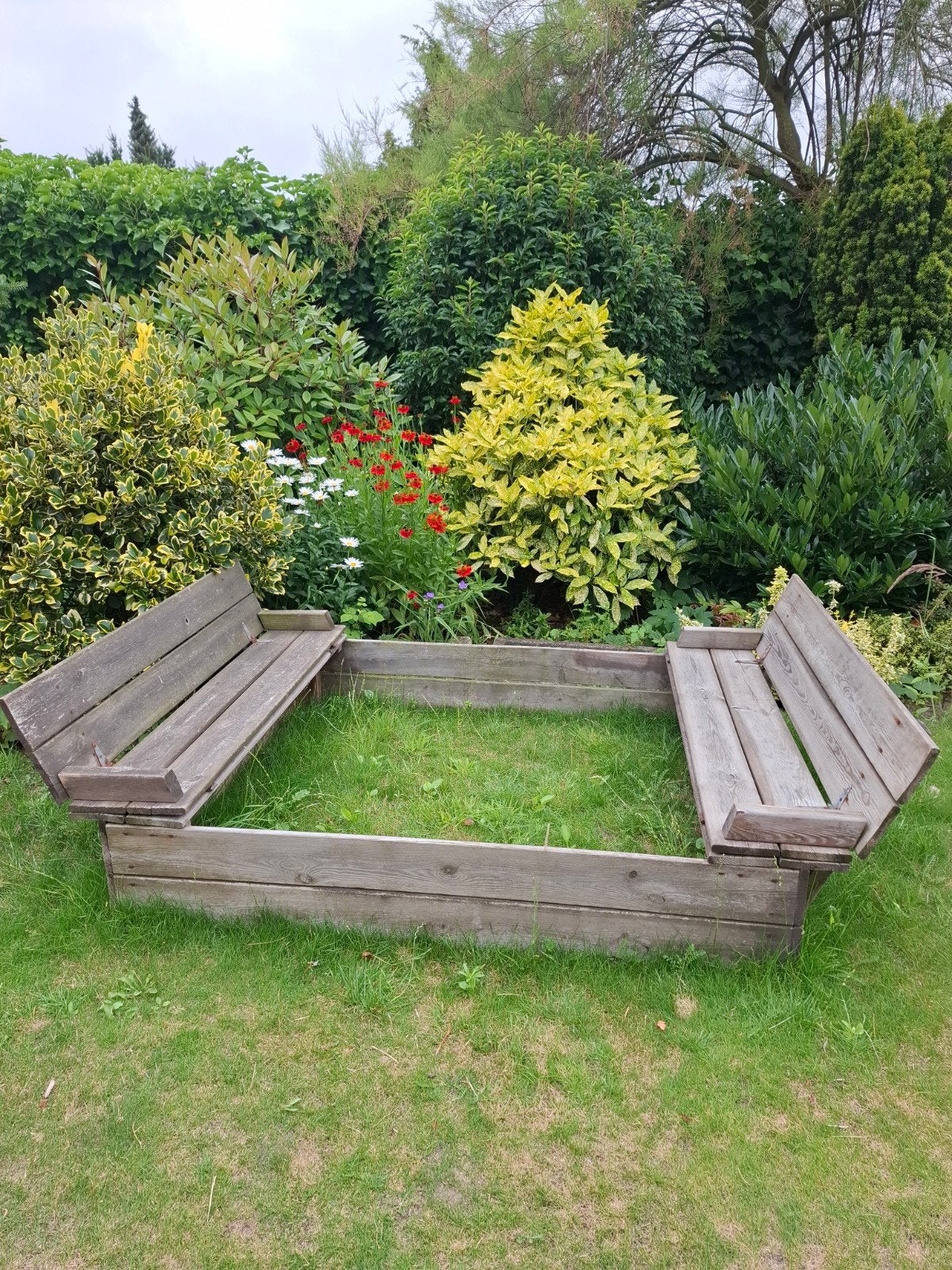 Houten zandbak met deksel en zitjes - 1,60 x 1,30 x 0,30m, Kinderen en Baby's, Speelgoed | Buiten | Zandbakken, Ophalen, Gebruikt