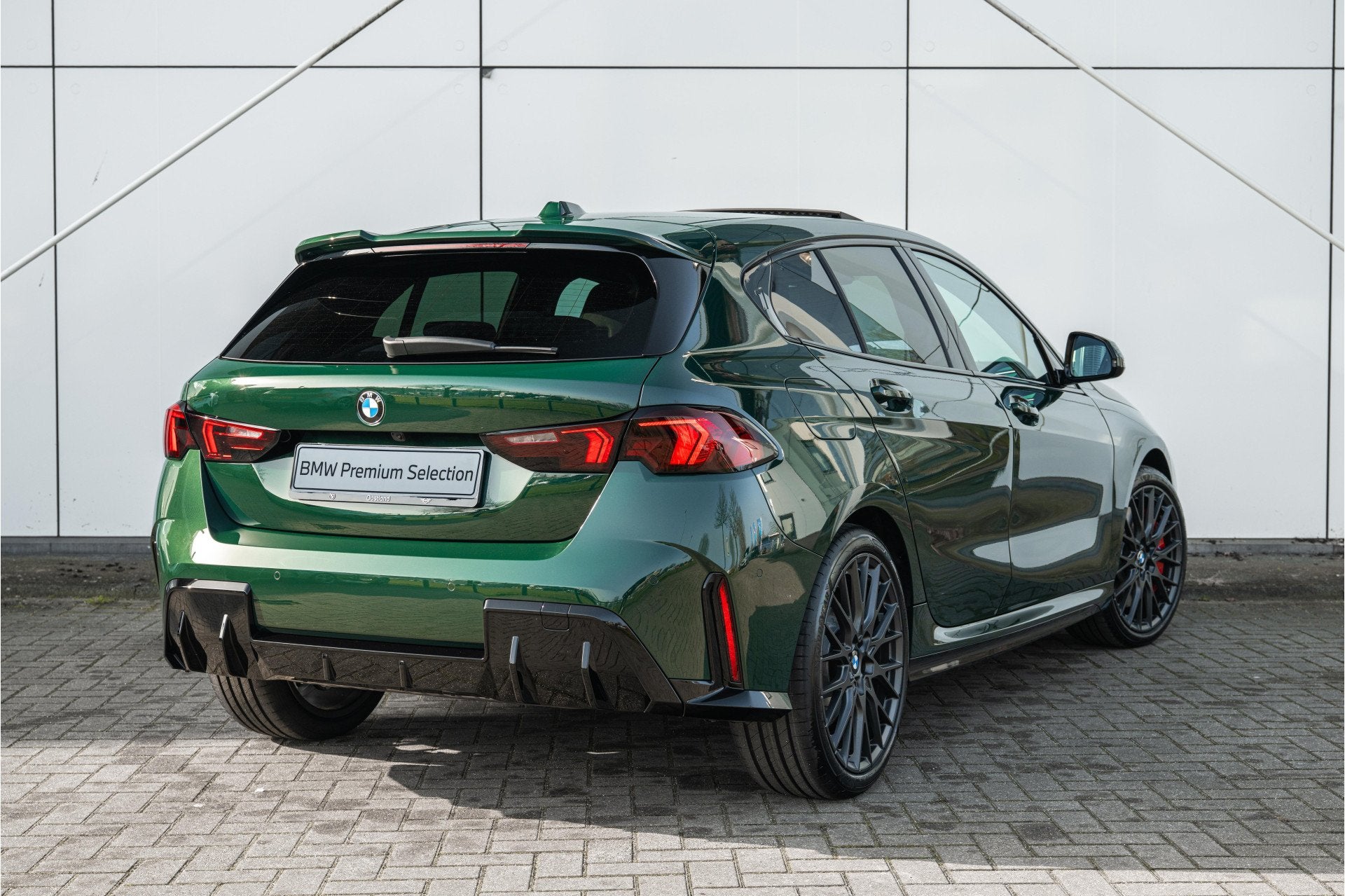 BMW 1 Serie 120 M Sport Automaat / Panoramadak / Sportstoele, Dealer onderhouden, 156 pk, Met garantie (alle), Origineel Nederlands