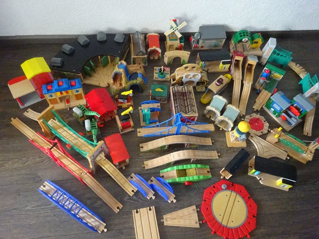 Thomas de trein Houten gebouwen en treintjes Lostekoop, Ophalen of Verzenden, Zo goed als nieuw
