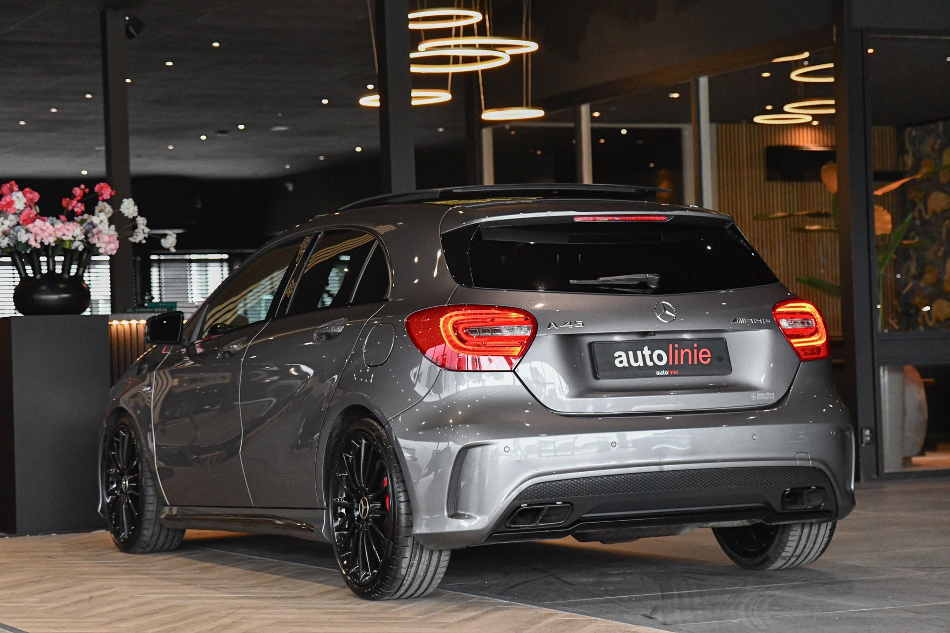 Mercedes-Benz A-klasse AMG 45 4MATIC, Schaalstoelen, Pano, M, Automaat, Gebruikt, 4 cilinders, Bedrijf