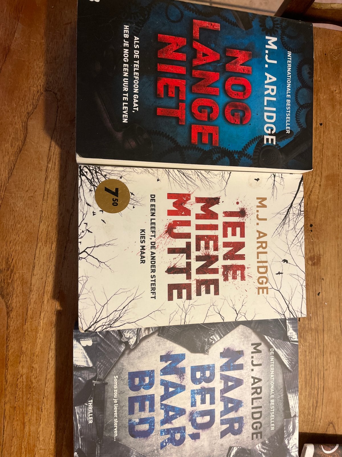 M.J. Arlidge thrillers: Nog Lang Niet, Tene Miene Mutte, Naa, Boeken, Ophalen of Verzenden, Zo goed als nieuw, Europa overig