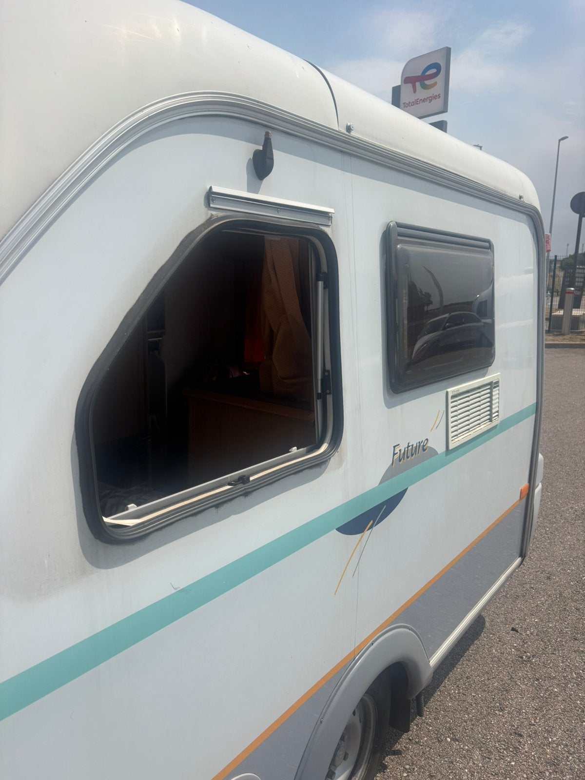 Gezocht! Caravan raam Eriba 380 future, Ophalen