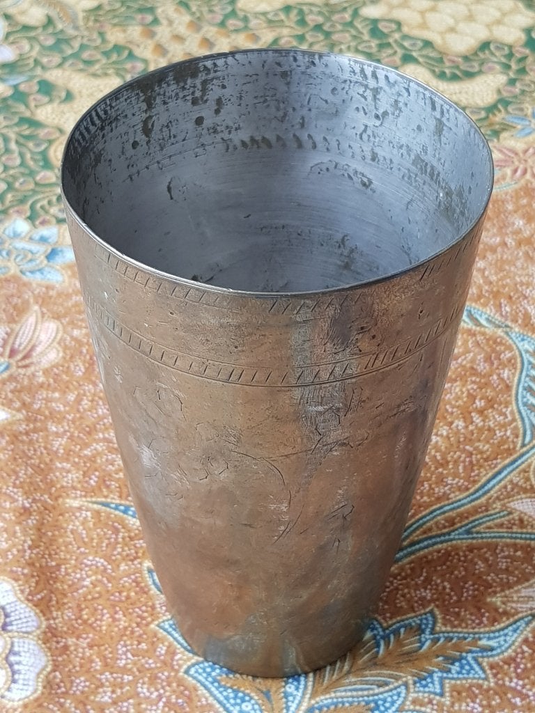 Mooie zware antieke Oosterse beker van bewerkt koper 13 cm., Antiek en Kunst, Antiek | Koper en Brons, Ophalen of Verzenden, Koper