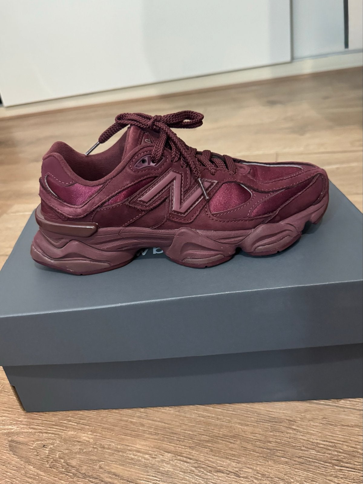 New Balance 9060 Burgundy - Zo goed als nieuw, Ophalen of Verzenden, Zo goed als nieuw, Rood, Sneakers of Gympen