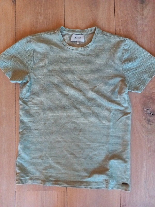 Shirt van Required. Maat S, Kleding | Heren, T-shirts, Zo goed als nieuw, Maat 46 (S) of kleiner, Groen, Ophalen of Verzenden