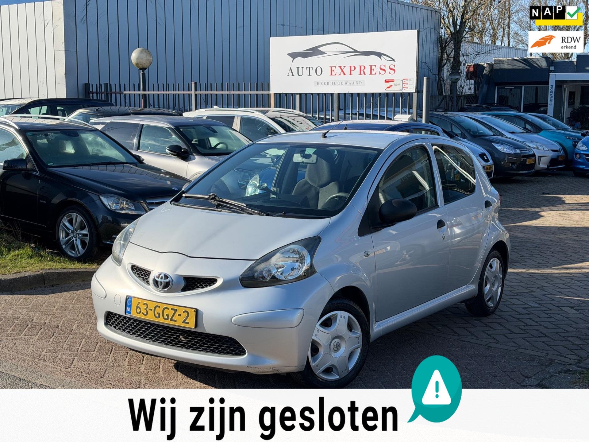 Toyota Aygo 1.0-12V/stuurbekrachtiging/Navi/Carplay/Nap/Apk/, Auto's, Gebruikt, 4 stoelen, 68 pk, Origineel Nederlands
