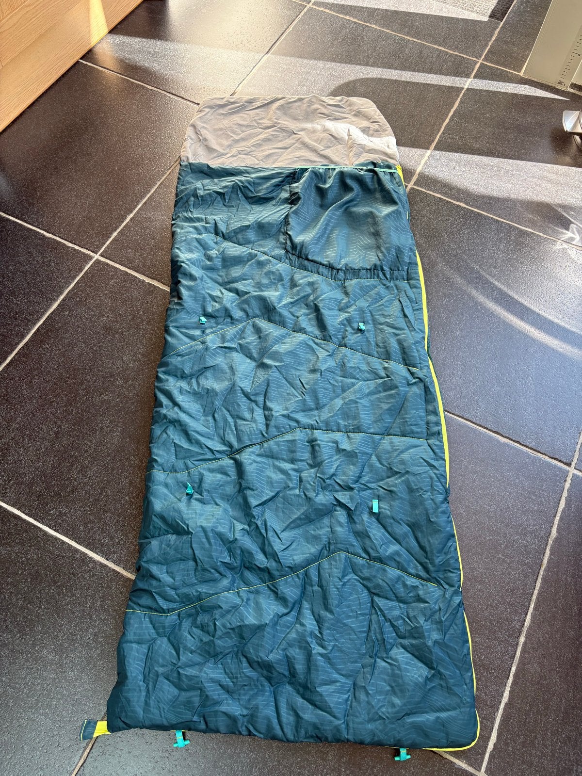 Decathlon Quechua MH100 Junior Slaapzak 10C, Caravans en Kamperen, Ophalen of Verzenden, Zo goed als nieuw