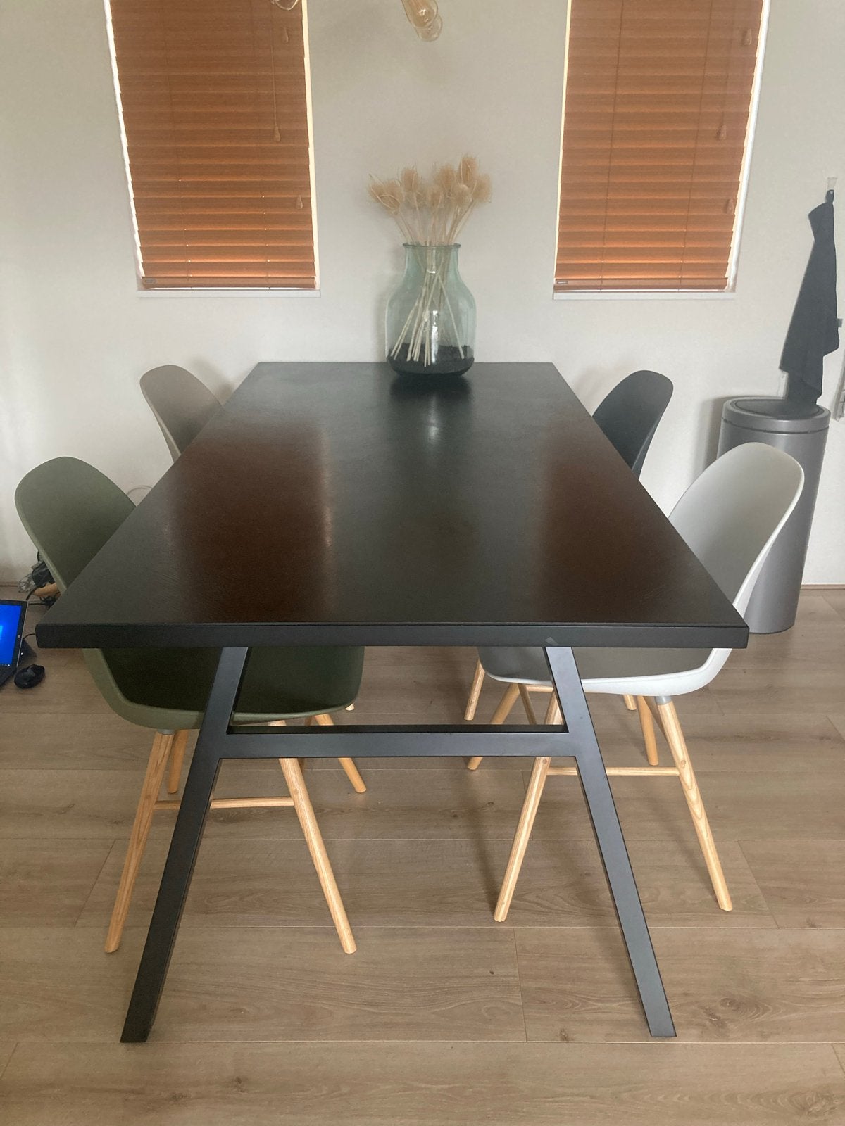 Zuiver: Zwarte eettafel, Ophalen, Gebruikt, 50 tot 100 cm, Vier personen